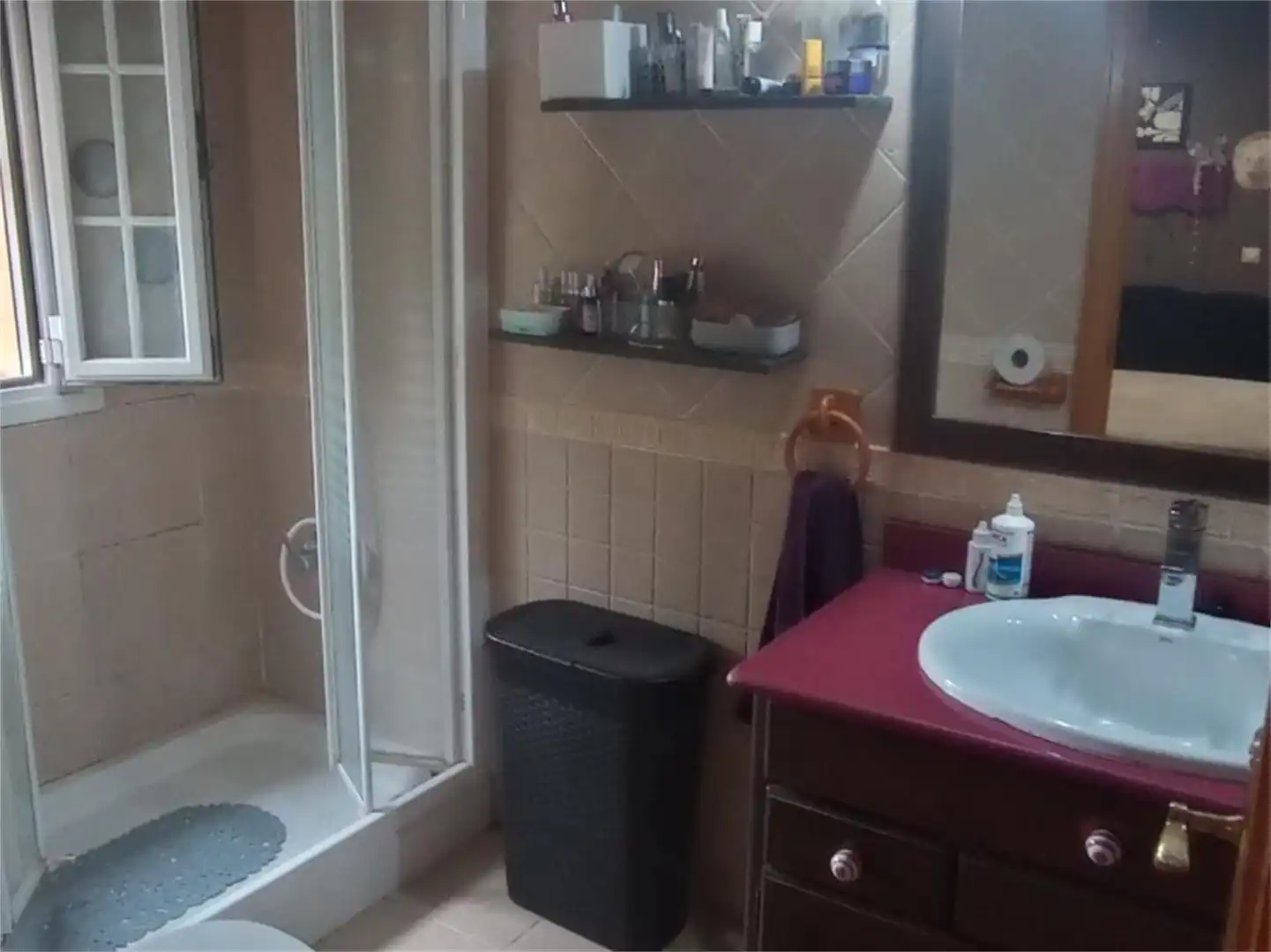 Casa o chalet en venta en Calle Jilgueros, Serracines Baño de Casa o chalet en venta en Serracines con Terraza y Piscina