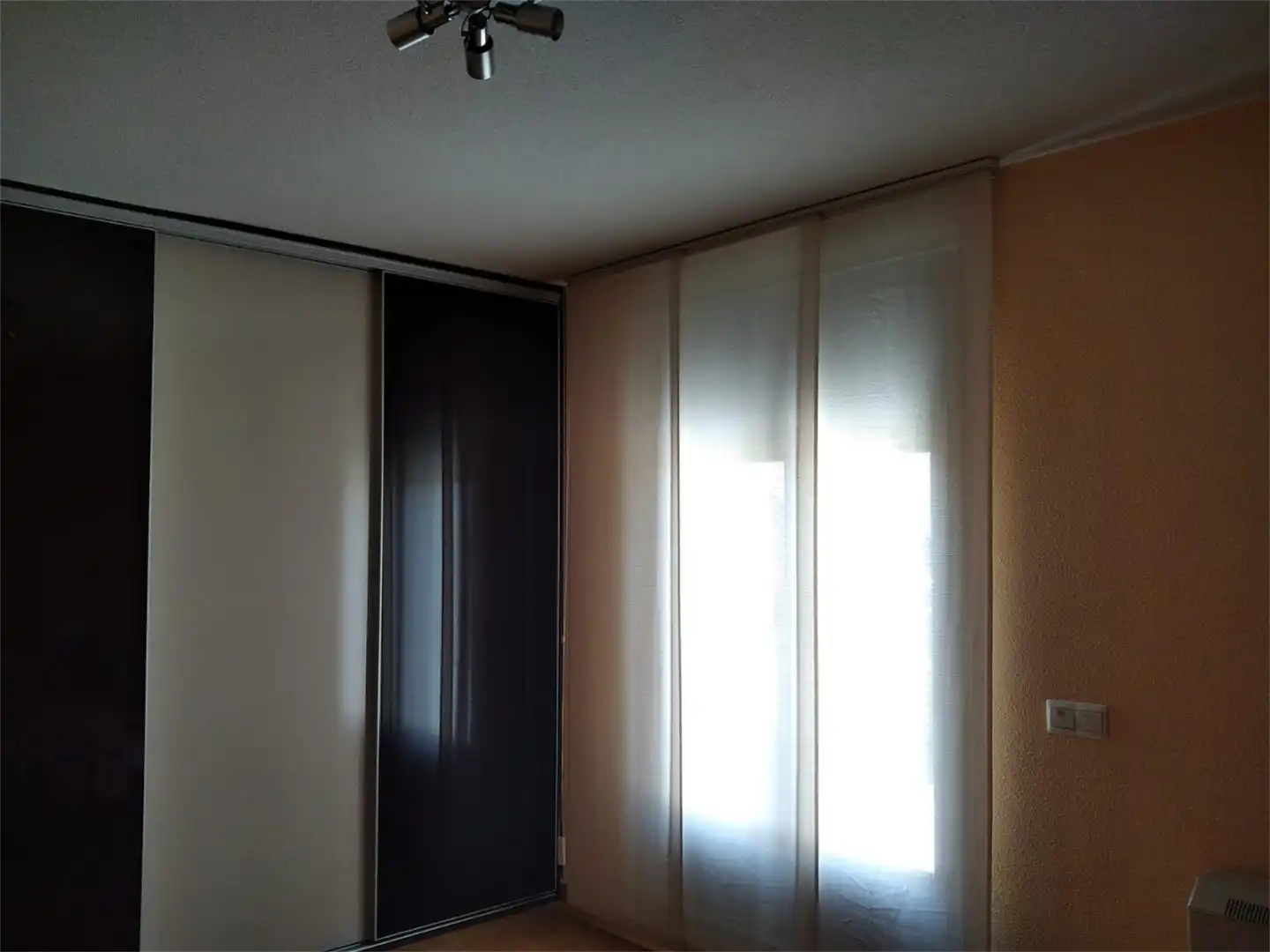 Ático en venta en Calle de la Iglesia, 51, Villares de la Reina Habitación de Ático en venta en Villares de la Reina con Calefacción, Terraza y Amueblado