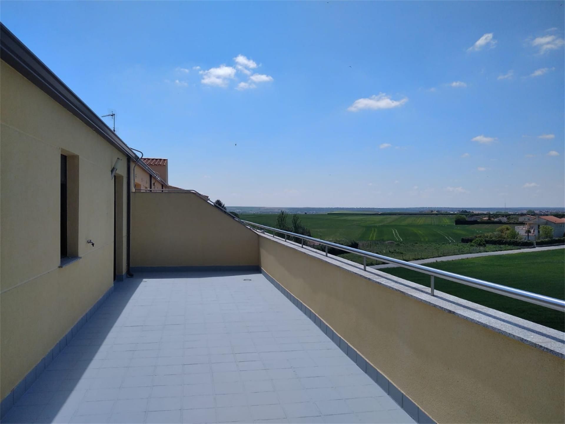 Terraza de Ático en venta en Villares de la Reina con Calefacción, Terraza y Amueblado