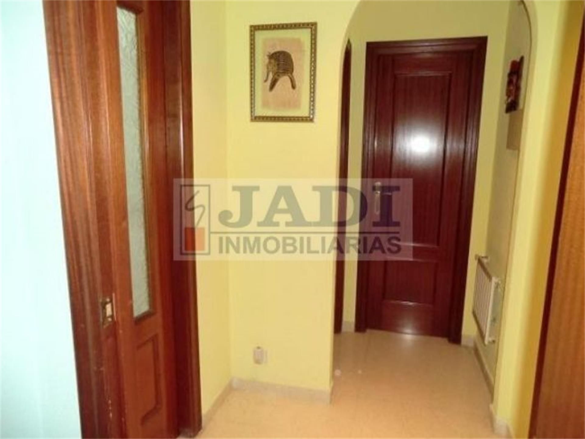 Apartament en venda en Valdepeñas amb Calefacció, Terrassa i Moblat