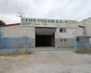 Nau industrial en venda en Valverde de la Virgen amb Calefacció, Parquet i Moblat