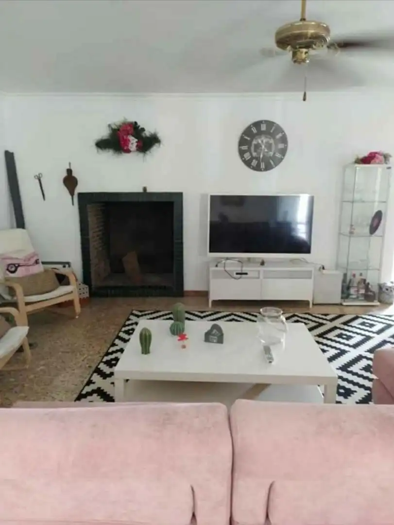 Finca rústica en venta en Calle Minerva, Pedanías Norte Sala de estar de Finca rústica en venta en Utrera con Aire acondicionado, Calefacción y Jardín privado