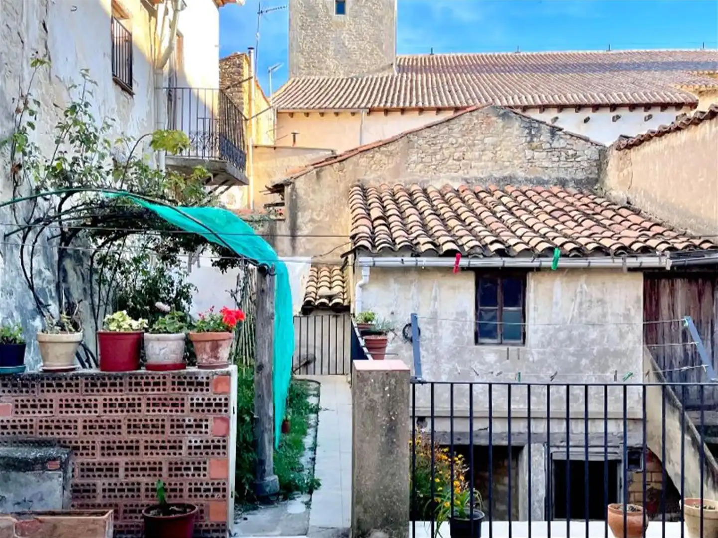 Vista exterior de Casa adosada en venda en Villafranca del Cid / Vilafranca amb Terrassa i Balcó
