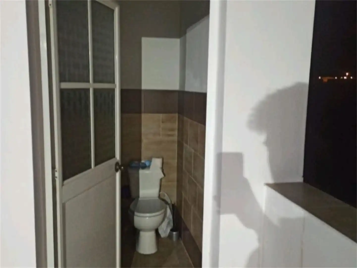 Casa adosada en venta en Calle Virgen de Fátima, La Roda de Andalucía Baño de Casa adosada en venta en La Roda de Andalucía con Calefacción, Terraza y Amueblado