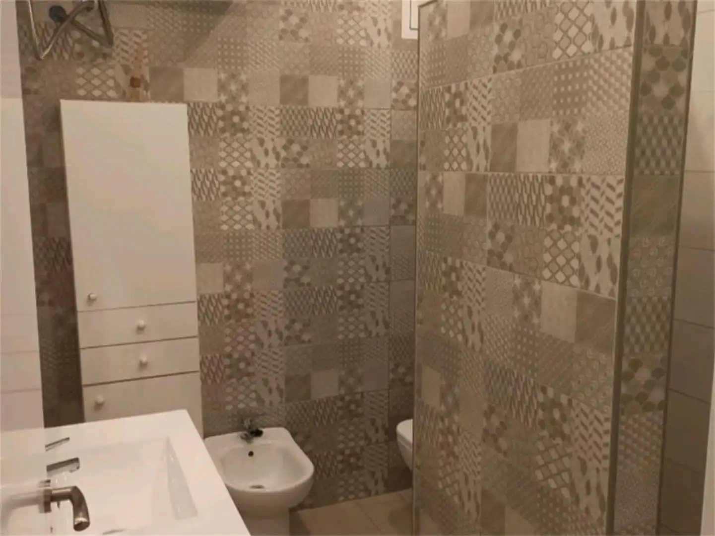 Casa adosada en venta en Calle Virgen de Fátima, La Roda de Andalucía Baño de Casa adosada en venta en La Roda de Andalucía con Calefacción, Terraza y Amueblado