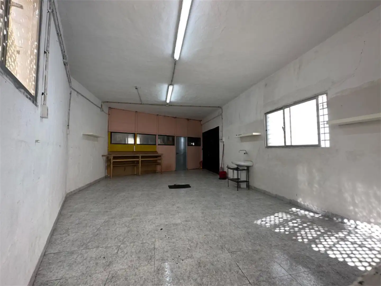 Nave industrial de alquiler en Nerja