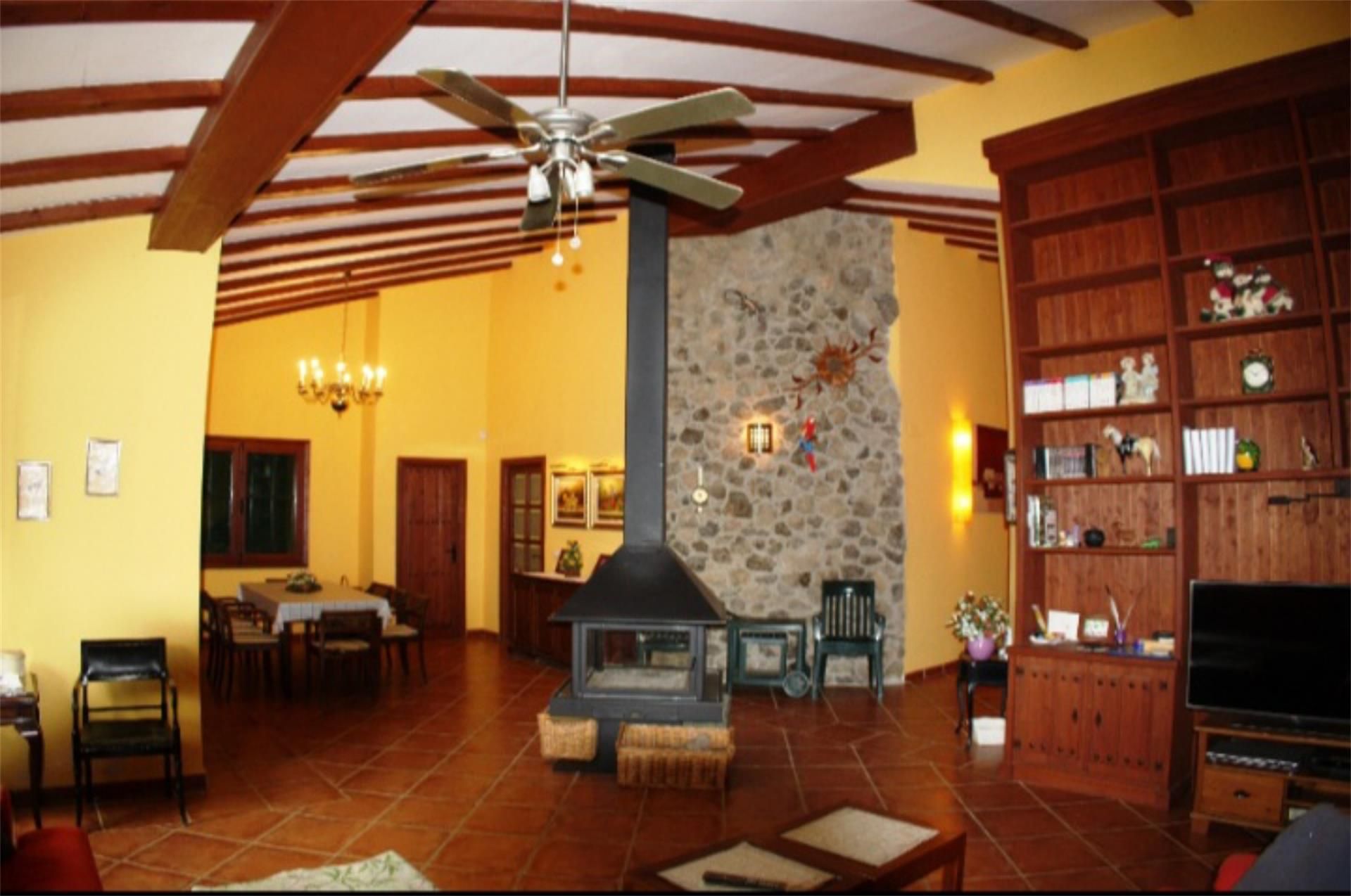 Sala d'estar de Finca rústica en venda en Robledillo de la Vera