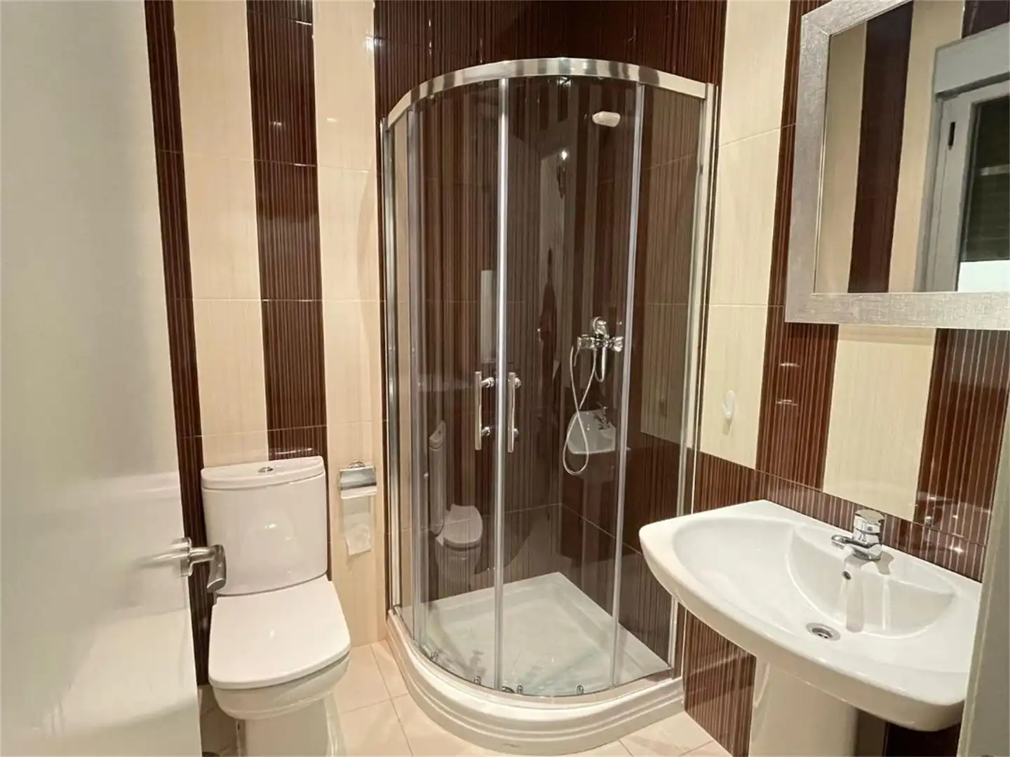 Flat for rent in Avenida Ciudad de Linares, Úbeda Bathroom of Flat for rent in Úbeda with Air Conditioner, Heating and Furnished