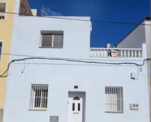 Vista exterior de Casa adosada en venda en Amposta amb Aire condicionat i Terrassa