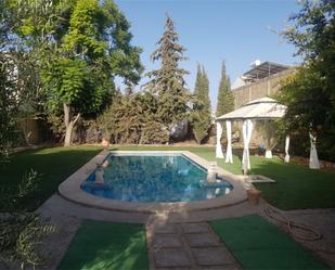 Piscina de Casa o xalet en venda en Paradas amb Jardí privat, Terrassa i Piscina