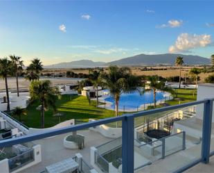 Vista exterior de Àtic en venda en Tarifa amb Aire condicionat, Terrassa i Piscina