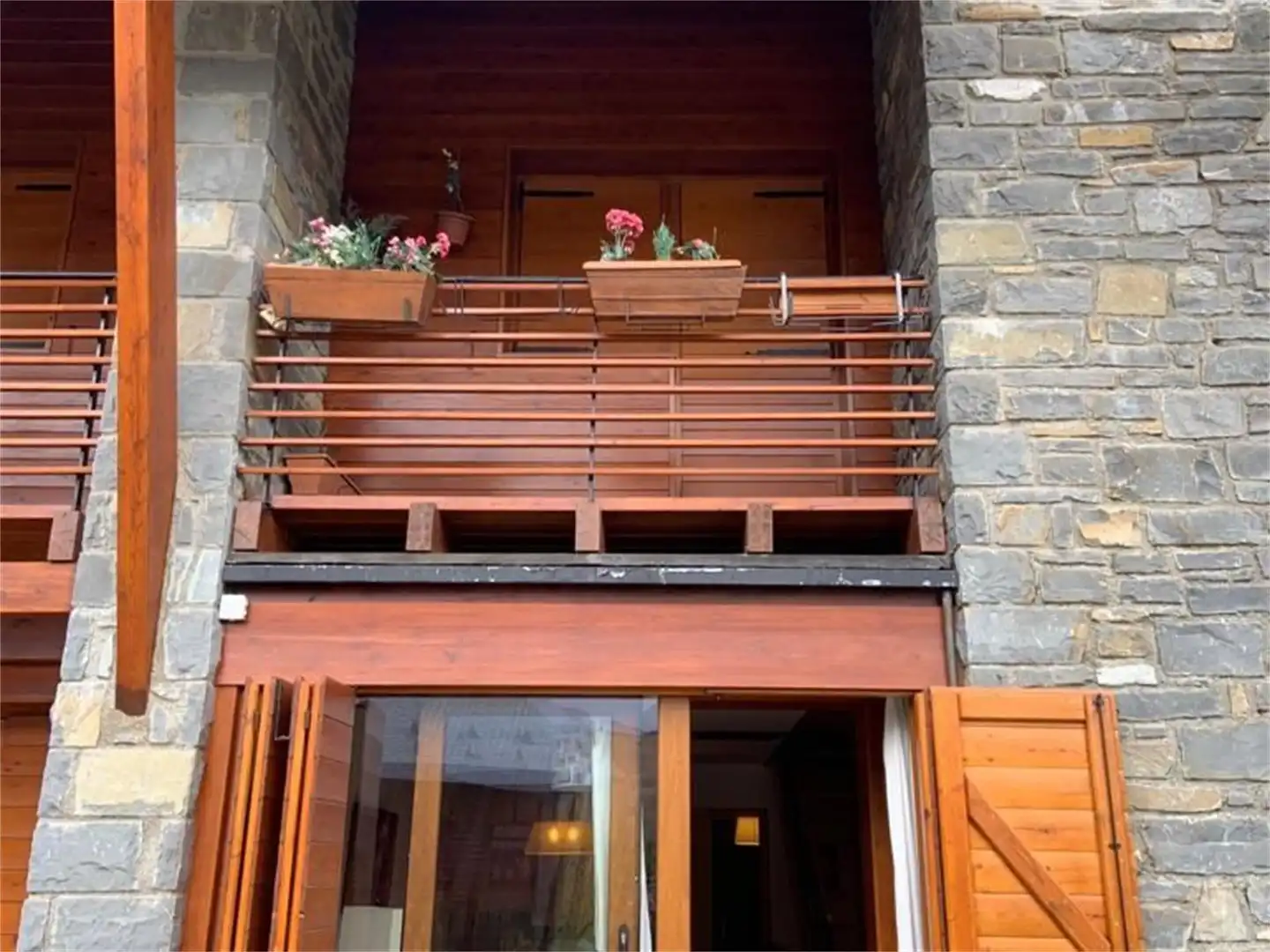 Casa o xalet en venda a Plaza Formigal, Sallent de Gállego Terrassa de Casa o xalet en venda en Sallent de Gállego amb Calefacció, Parquet i Terrassa