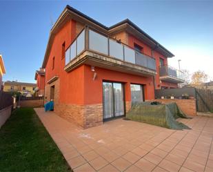 Exterior view of Single-family semi-detached for sale in Roda de Ter  with Air Conditioner, Terrace and Balcony