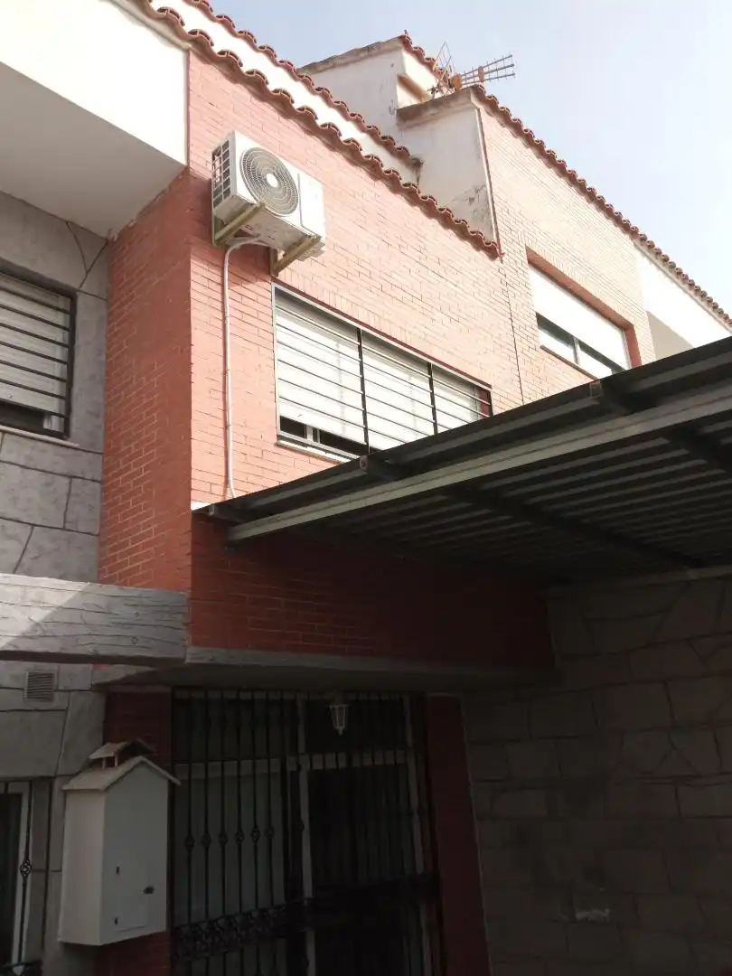Vista exterior de Casa adosada en venda en San Roque amb Aire condicionat, Calefacció i Terrassa