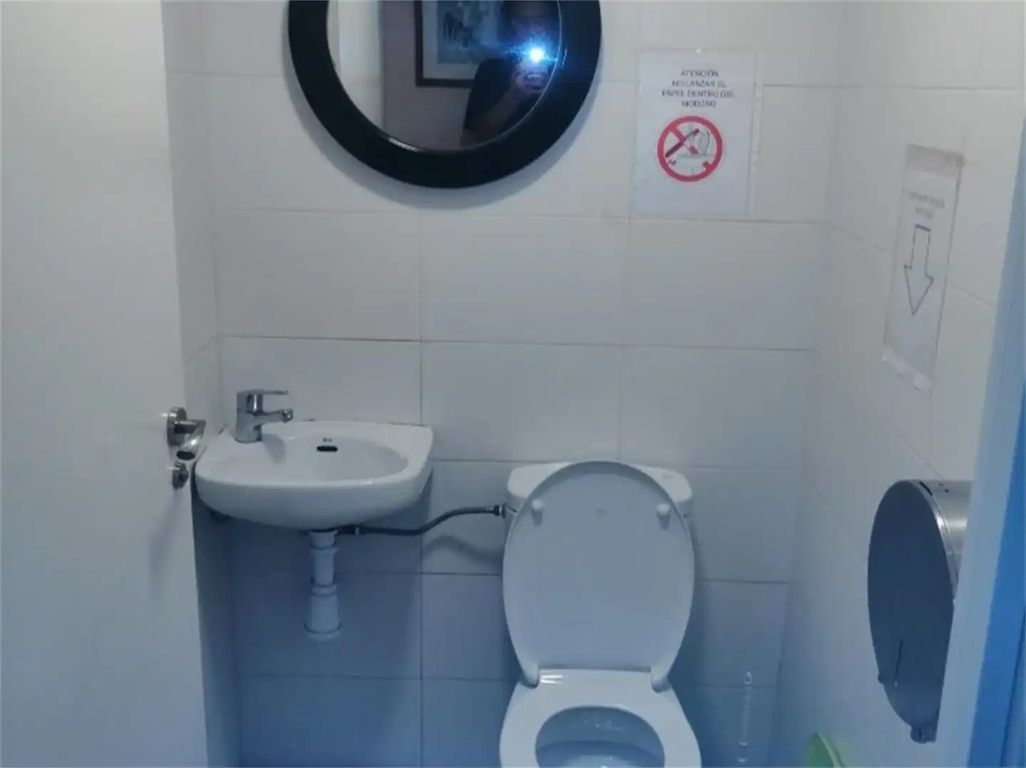 Baño de Local en venta en Barcelona con Aire acondicionado, Calefacción y Amueblado