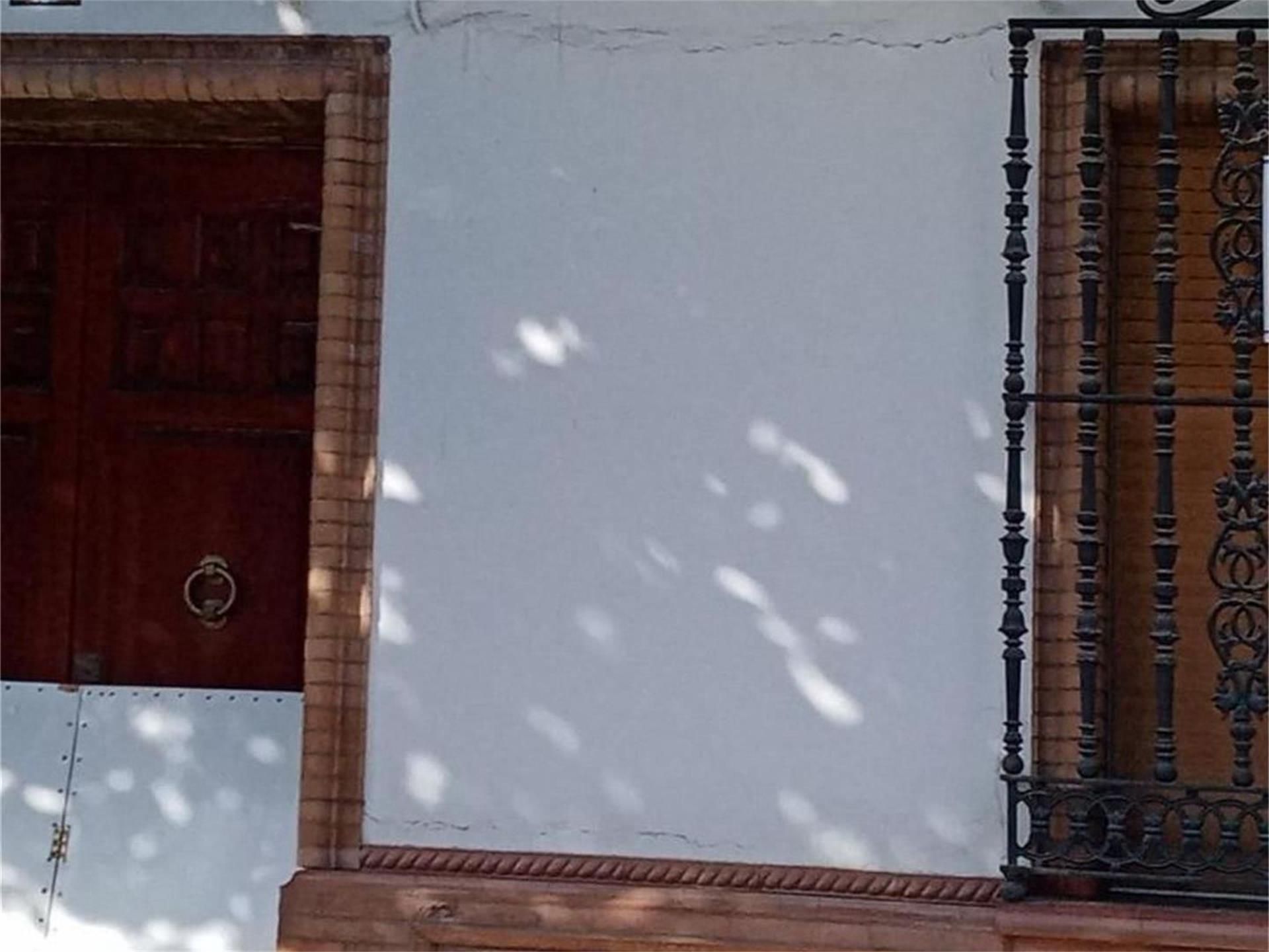 Casa adosada en venta en Calle Bernabé García Ceballos, Gerena Vista exterior de Casa adosada en venta en Gerena con Balcón