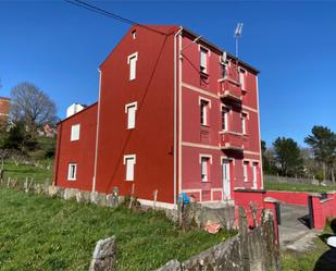 Vista exterior de Casa o xalet en venda en Guitiriz amb Jardí privat, Terrassa i Moblat