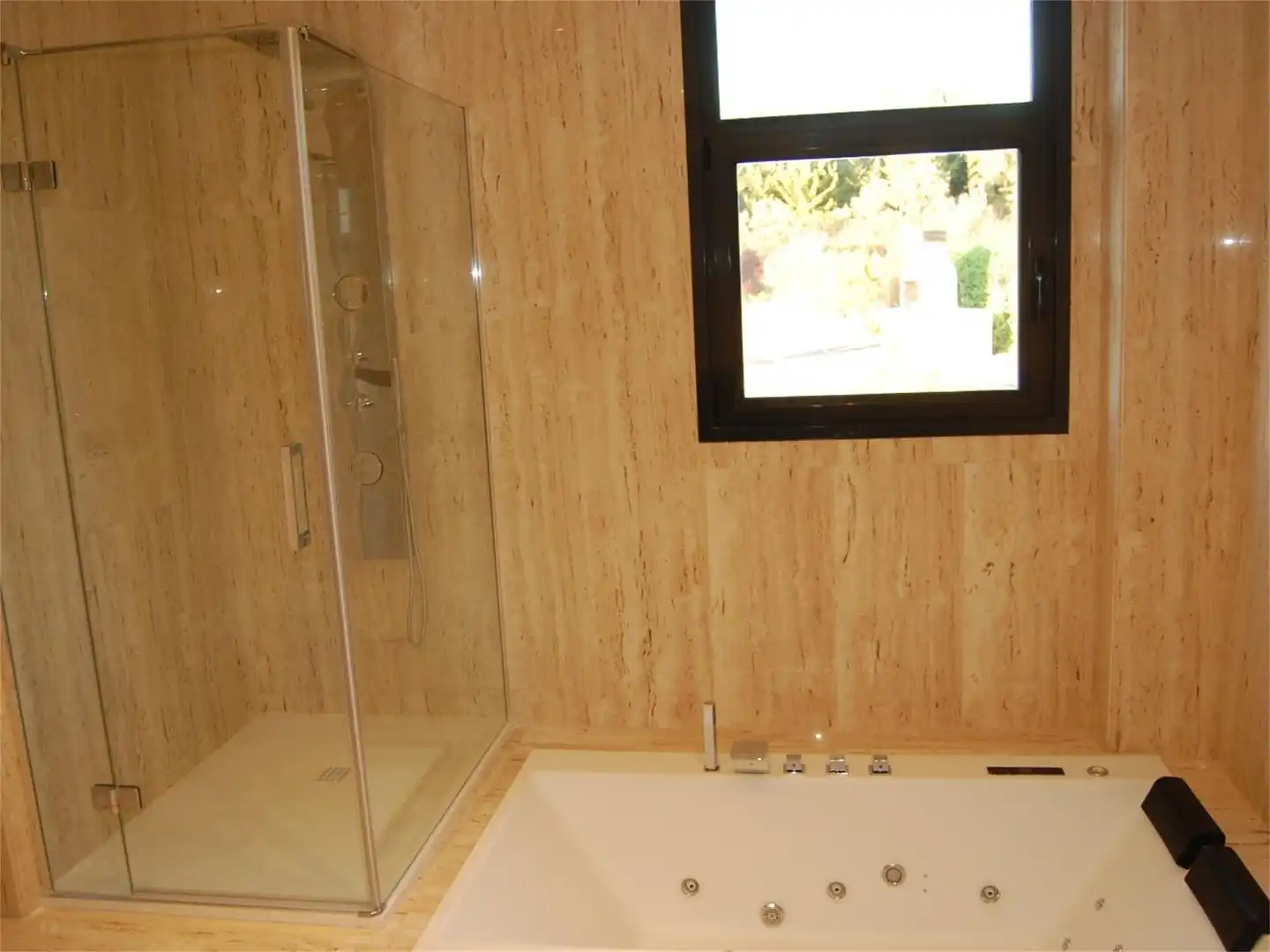 Casa o xalet en venda a Carrer Calle Arroyo del Osea, ., Fontenebro - Altavista Bany de Casa o xalet en venda en Collado Villalba amb Terrassa, Piscina i Balcó