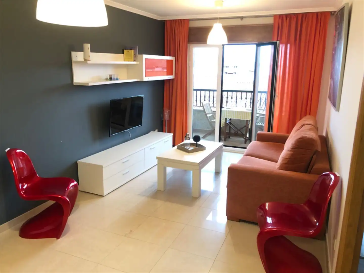 Sala de estar de Piso en venta en Sanxenxo con Calefacción, Parquet y Terraza