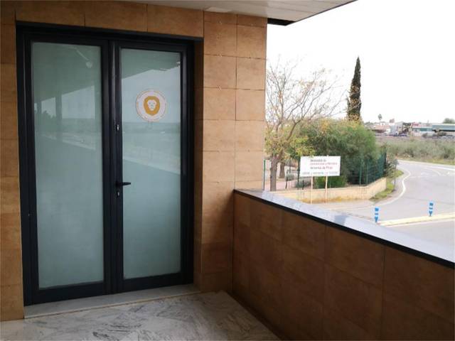 Local comercial en Alquiler en Calle Santillán en Pilas