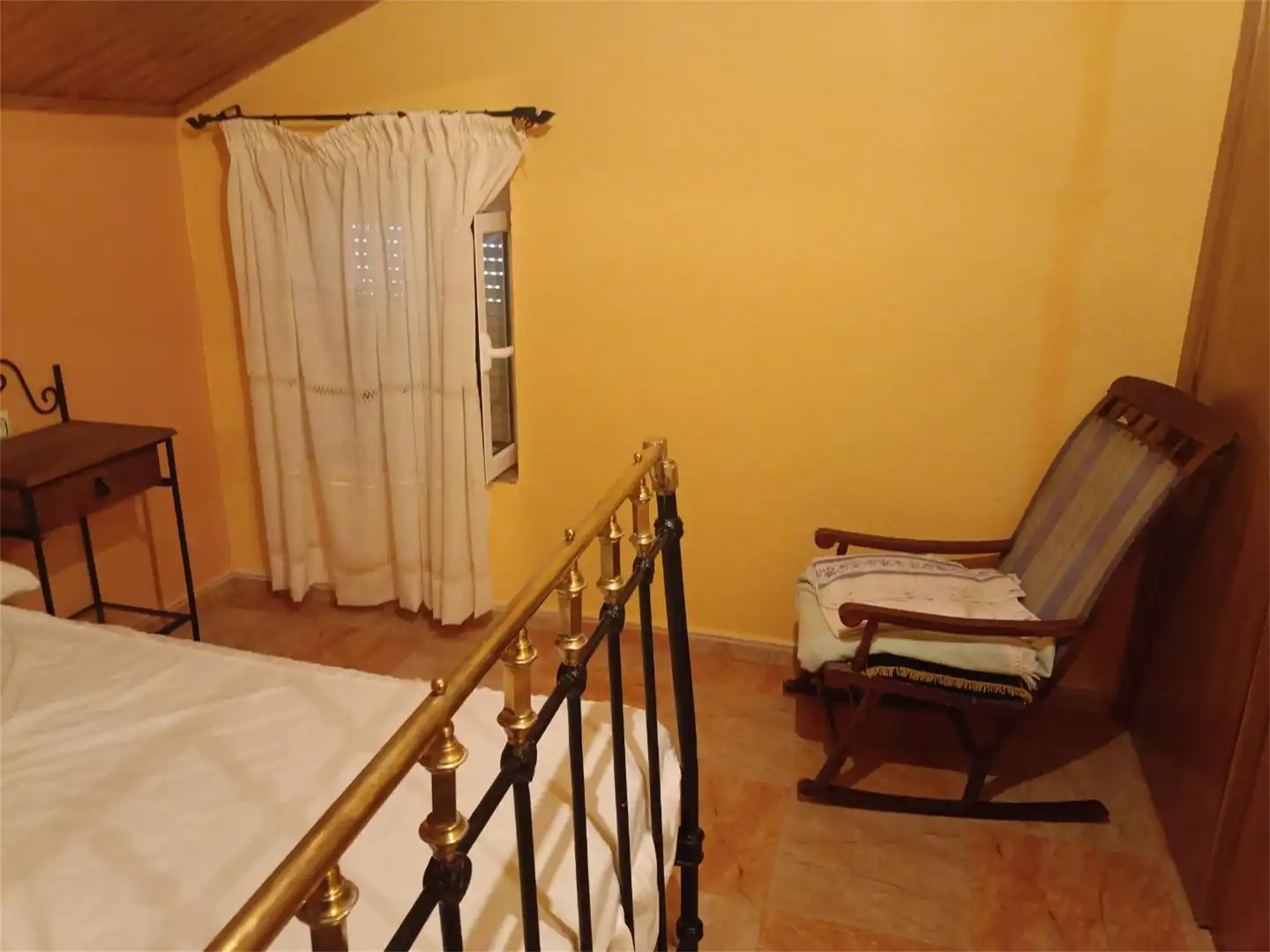 Habitación de Casa adosada de alquiler en Santiago-Pontones con Jardín privado y Amueblado