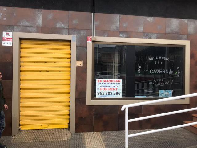 Local comercial en Alquiler en Avenida Noruega en Novamar - Mediterráneo