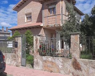 Exterior view of House or chalet for sale in Bernardos  with Balcony