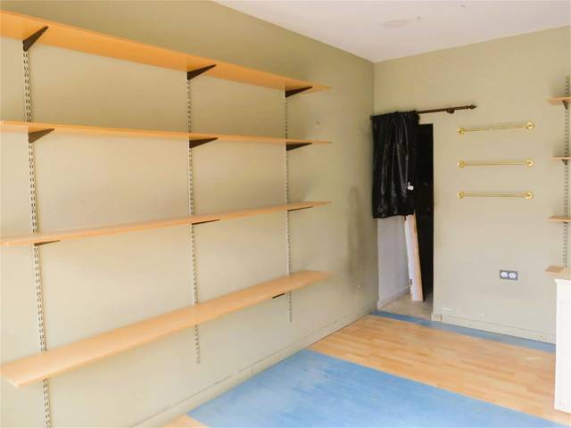 Local comercial en Venta en Calle Pío XII en Gines