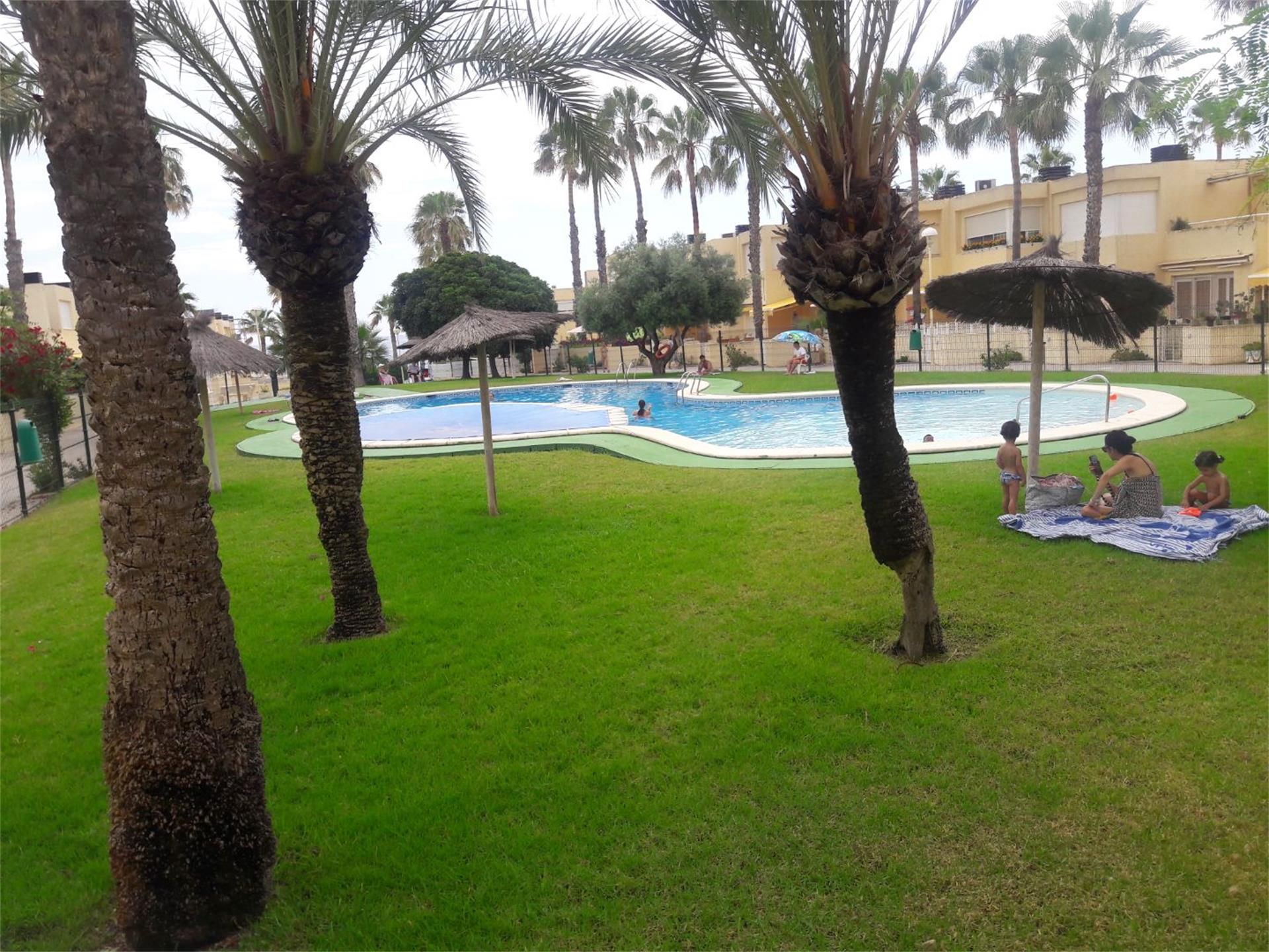 Piscina de Pis en venda en Alicante / Alacant amb Jardí privat, Parquet i Terrassa