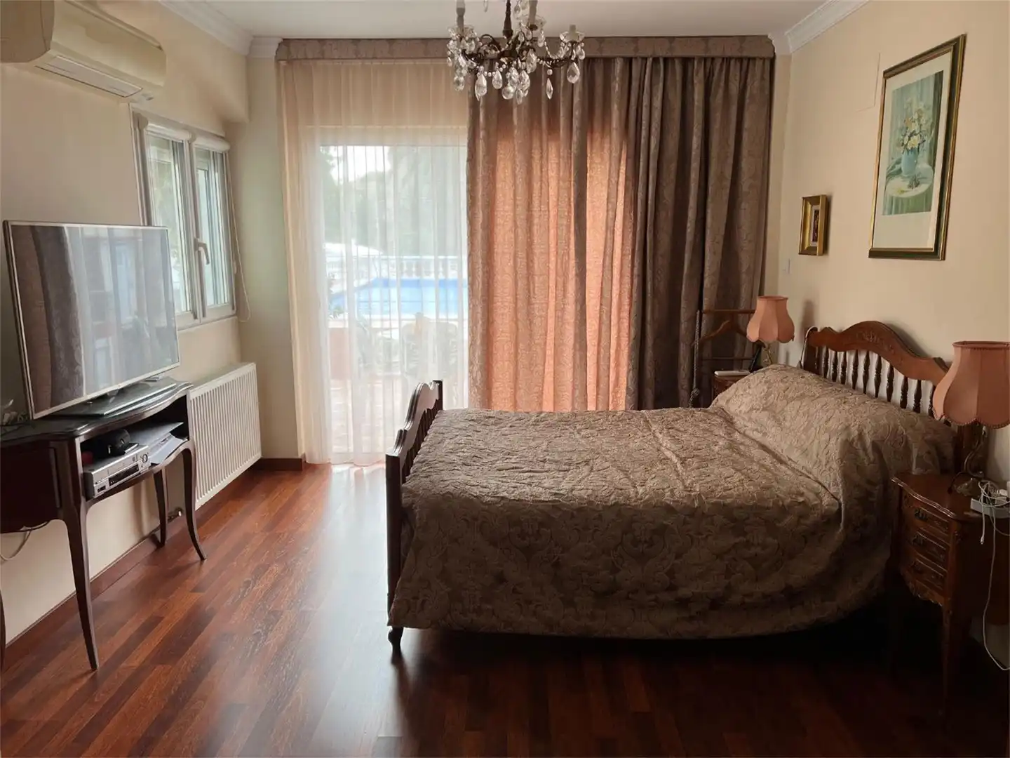 Casa o chalet en venta en Cap Ras - Creus - Falconera Habitación de Casa o chalet en venta en Empuriabrava con Aire acondicionado, Calefacción y Jardín privado