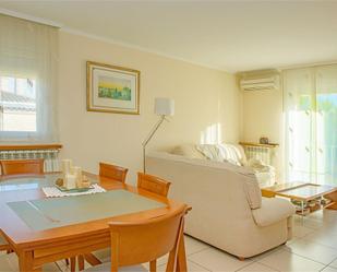 Living room of Flat for sale in Girona Capital  with Air Conditioner, Heating and Community parking