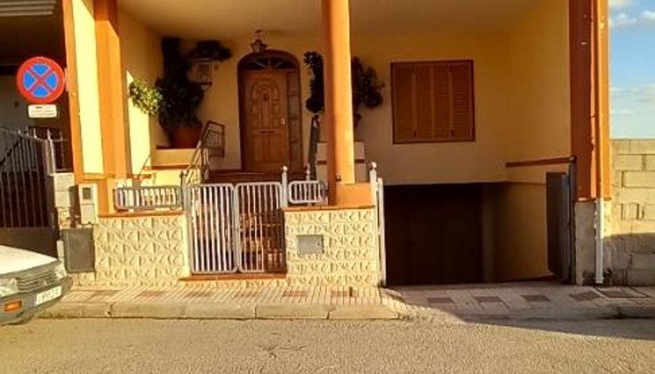 Casa adosada en venta en Calle Jaén, Alcaudete, Jaén - imagen 1 Foto 1 de Casa adosada en venta en Calle Jaén, Alcaudete, Jaén