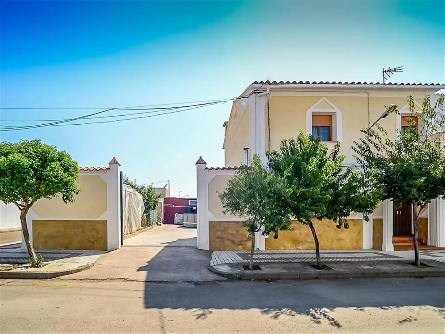 Vista exterior de Casa adosada en venta en Guijo de Galisteo