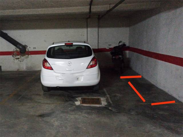 Garaje en Alquiler en Calle Alcalde de la Cruz Ceballos, 11 en Ciudad Jardín - Zoco