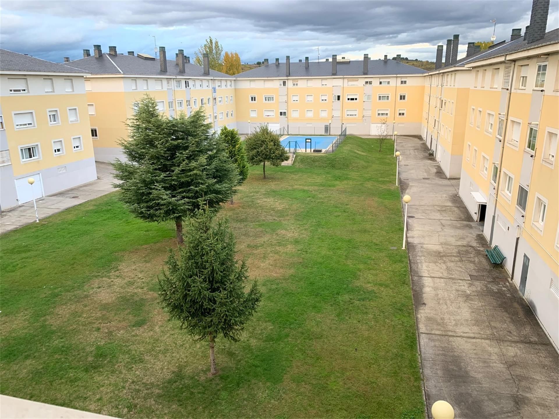 Exterior view of Flat for sale in Ponferrada  with Parquet flooring, Storage room and Swimming Pool