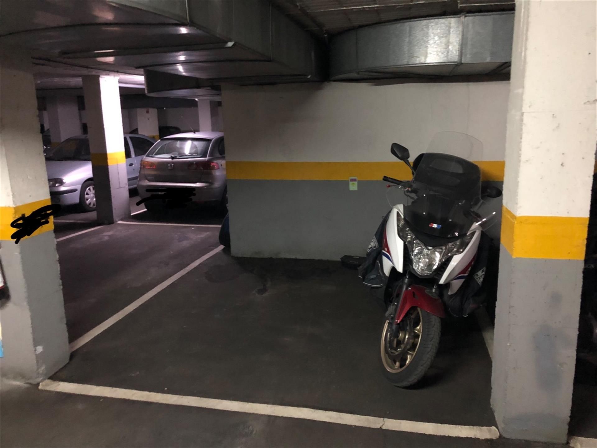 Garage to rent in Calle de Puentelarra, Santa Eugenia