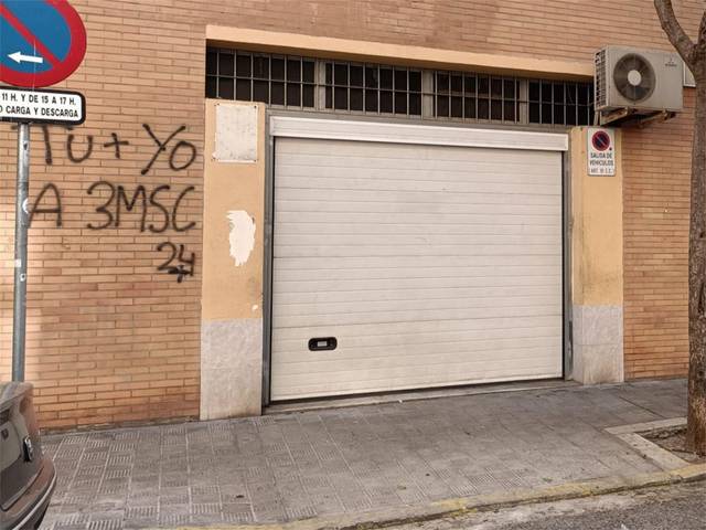 Local comercial en Venta en Calle Parque de Cazorla en Pino Montano - Consolación