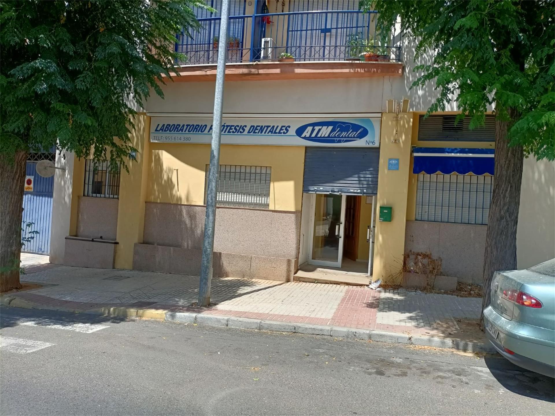 Vista exterior de Local en venda en Alcalá de Guadaira