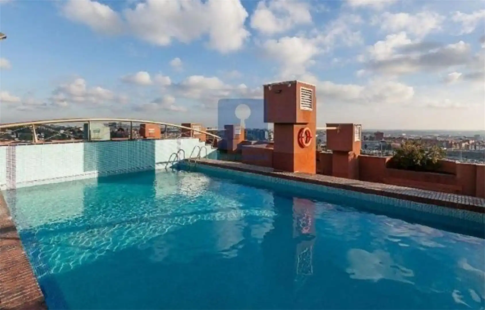 Zimmer in Carrer Narcís Monturiol, 23, Mas Lluí - Els Miralls Schwimmbecken von Wohnung zur untervermieten in Sant Just Desvern mit Terrasse, Möbliert und Waschmaschine