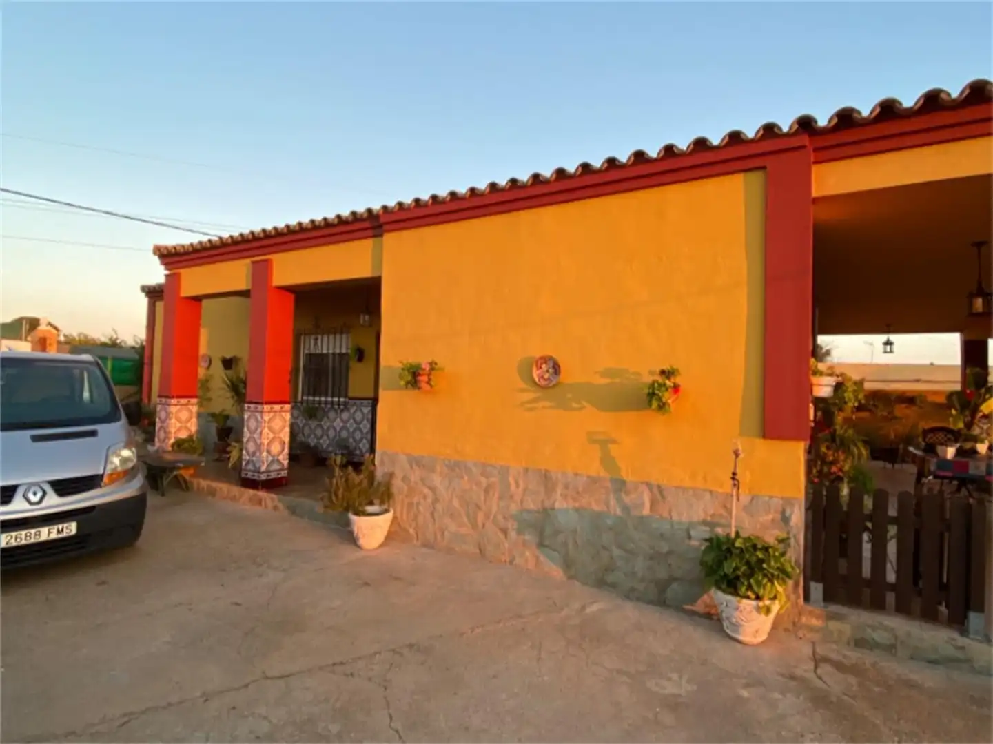 Außenansicht von Country house zum Verkauf in Coria del Río mit Klimaanlage, Heizung und Privatgarten