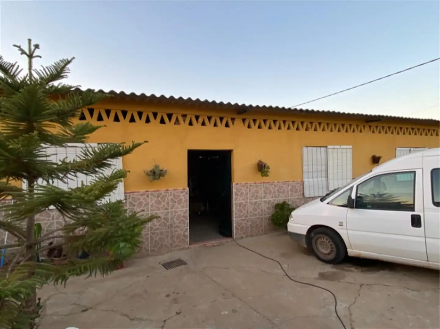 Außenansicht von Country house zum Verkauf in Coria del Río mit Klimaanlage, Heizung und Privatgarten