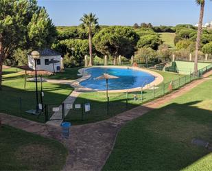 Piscina de Casa adosada en venda en El Portil amb Aire condicionat, Terrassa i Piscina