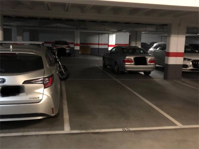 Garaje en Venta en Calle Arlés en Universidad - Las Huelgas