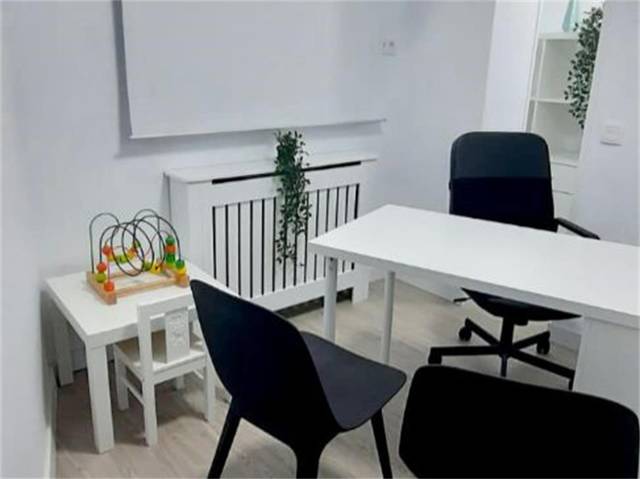 Oficina en Alquiler en Calle Pedro Rosell en Villa del Prado