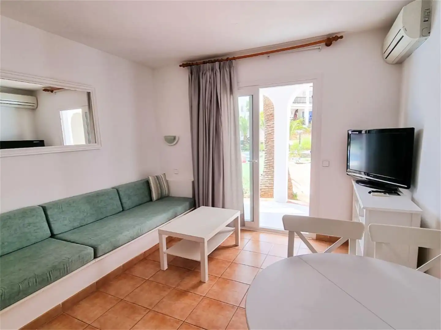 Apartamento en venta en Carrer Els Ficus, Santa Eulària Sala de estar de Apartamento en venta en Santa Eulària des Riu con Aire acondicionado, Terraza y Piscina