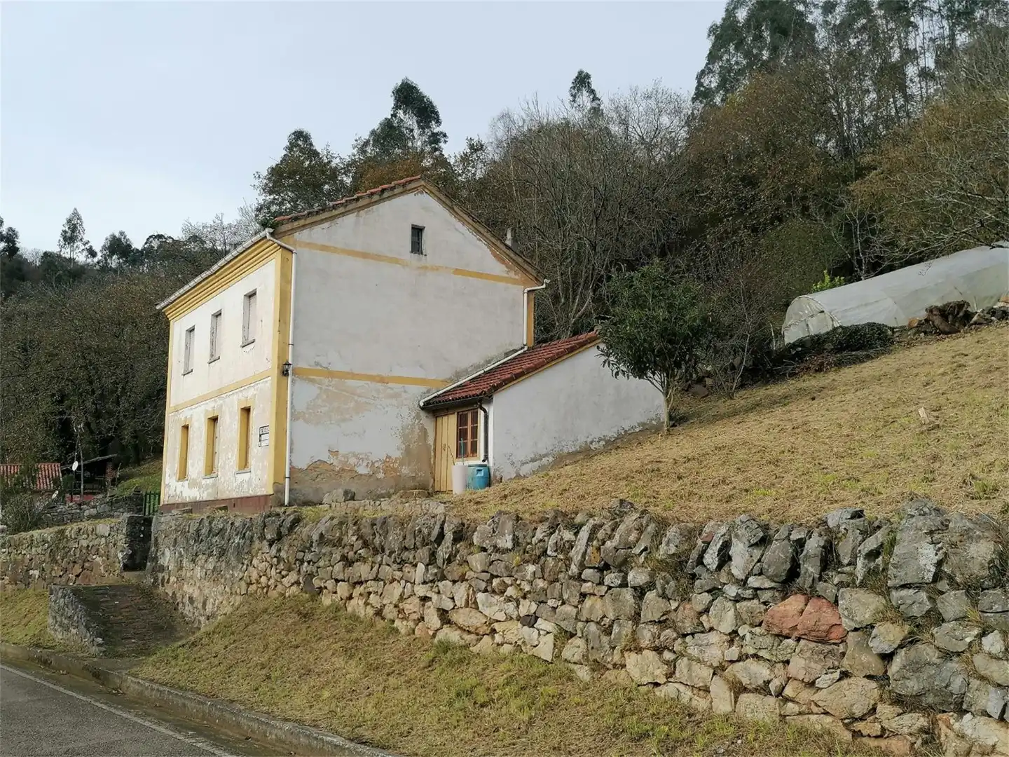 Finca rústica en venta en OV-1, San Claudio - Trubia - Las Caldas Vista exterior de Finca rústica en venta en Oviedo con Jardín privado, Parquet y Amueblado