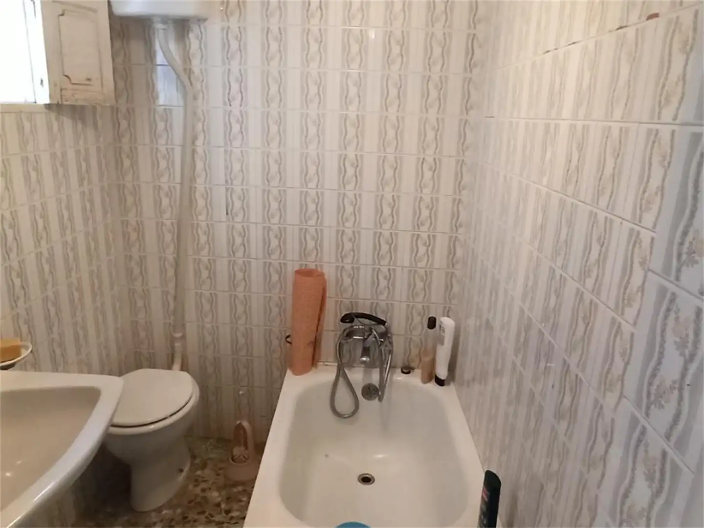 Baño de Casa adosada en venta en Almoharín con Amueblado y Balcón