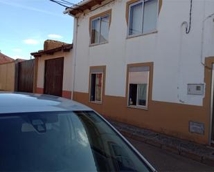 Exterior view of Single-family semi-detached for sale in San Adrián del Valle