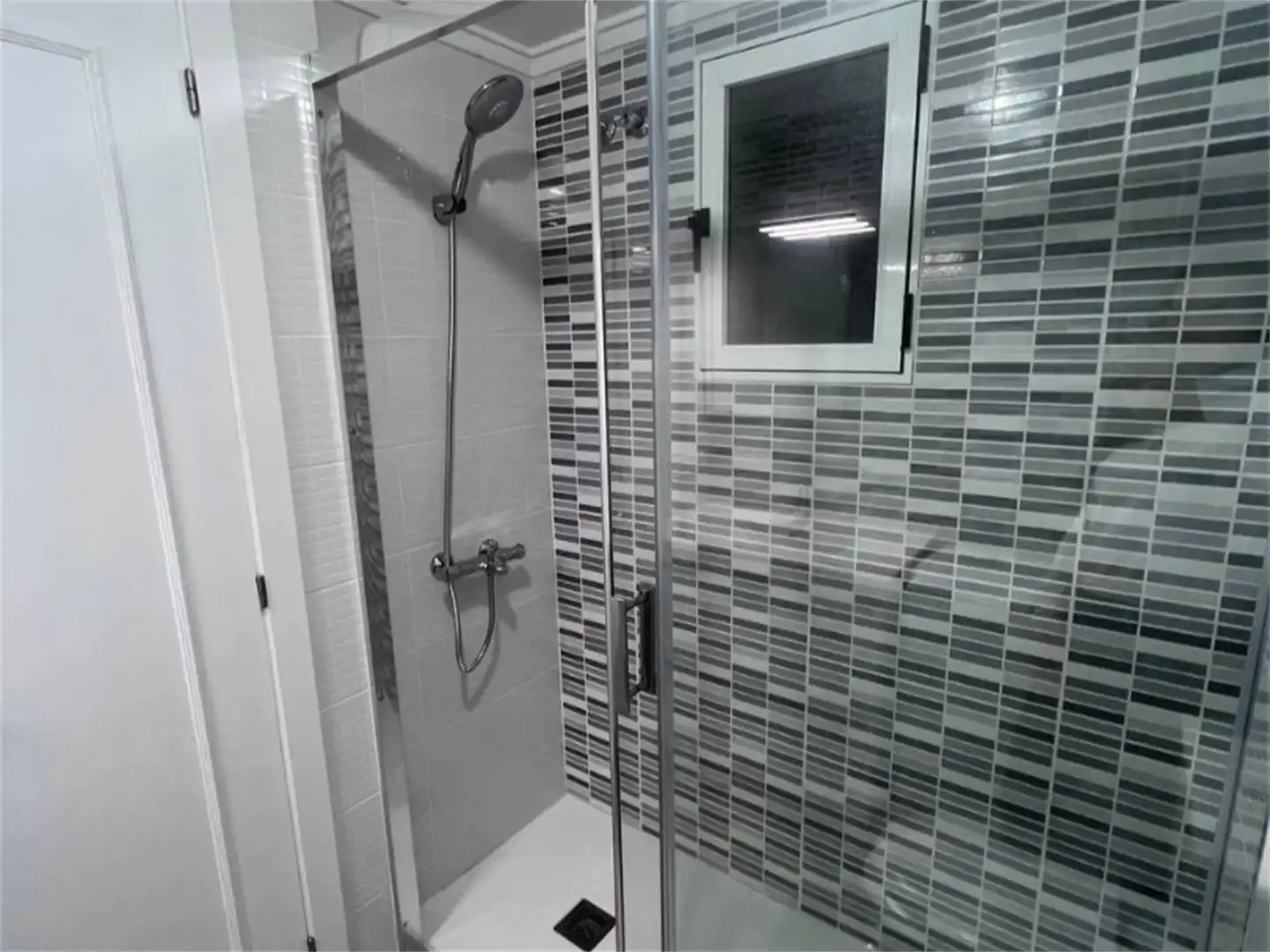 Baño de Apartamento en venta en Torrevieja con Aire acondicionado y Balcón