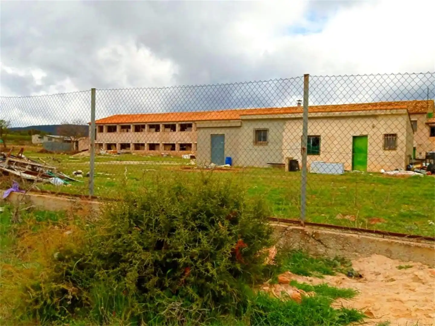 Terreno industrial en venta en Sinarcas Vista exterior de Terreno industrial en venta en Sinarcas